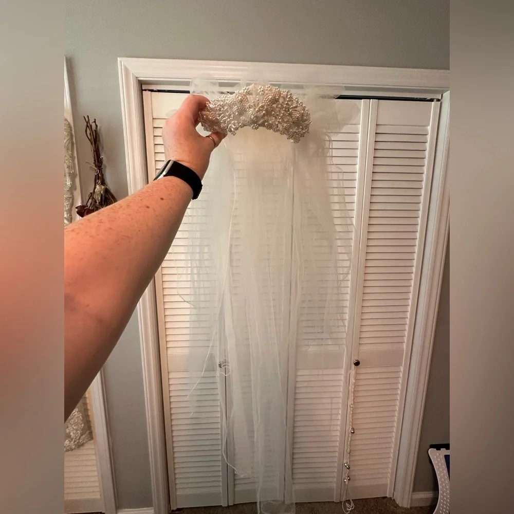 Stunning classic wedding dress - Picture 14 of 16